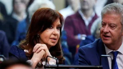 Cristina Kichner y su abogado en la primera audiencia del juicio oral