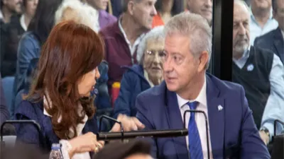 Cristina Fernández con su abogado Carlos Beraldi en la primera audiencia del juicio el 21 de mayo. 