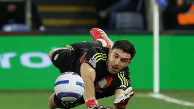 Dibu Martínez