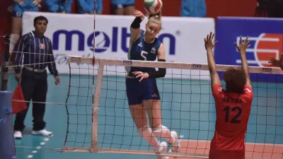 Vóley: la paranaense Michel Tosi y la chajariense Fresco deberán apuntar al quinto puesto