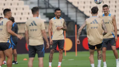 Con un entrenamiento abierto a la prensa, Argentina se movió de cara al debut