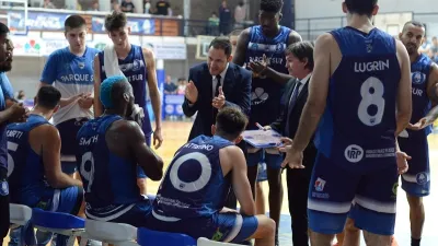 “Competiremos con un equipo extremadamente joven”, indicó el DT de Parque Sur