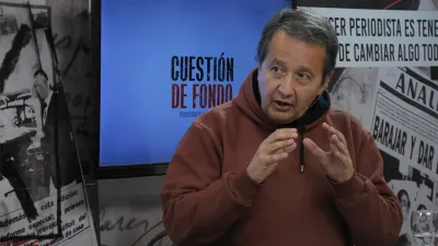 Carlos del Frade es una de las voces más claras y coherentes contra el narcotráfico. En “Cuestión de Fondo” denunció que “los puertos de la Provincia de Santa Fe son lugares absolutamente liberados”.