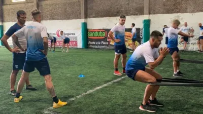 Con todos sus refuerzos y bajo techo, el “Lobo” entrerriano inició la pretemporada