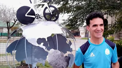 Alumnos de una escuela de Colón le hicieron un monumento a Rodrigo López