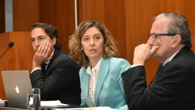 Imagen de archivo de Cecilia Goyeneche junto a sus abogados defensores en el Juicio por Jurado.