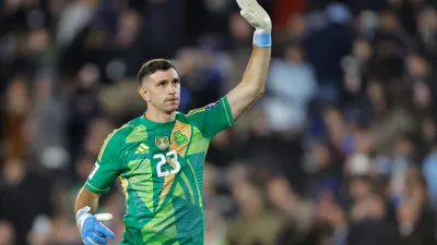 “Dibu” Martínez fue sancionado y no podrá atajar los próximos dos partidos para Argentina