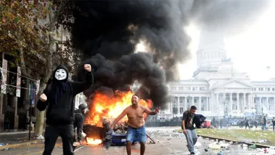 Disturbios ante el Senado durante el debate por la Ley Bases.