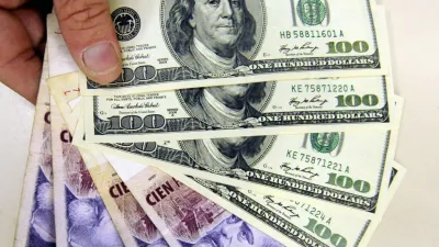 Dólares y pesos