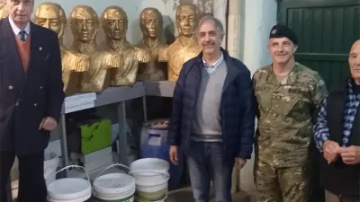 La donación fue una colaboración de la Asociación de Amigos del Cura Gaucho “Padre Jeannot” a la memoria histórica de la ciudad y la provincia.