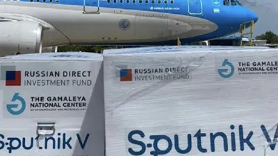 El Airbus 330-200 aterrizó en Ezeiza poco después de las 13, tras haber permanecido en tierras rusas desde el miércoles. Con las nuevas dosis, la Argentina suma más de 7 millones de vacunas recibidas.