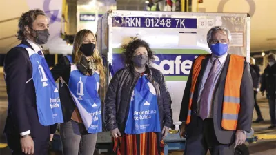 El Presidente Alberto Fernández encabezó la comitiva que estuvo en Ezeiza para recibir al vuelo.