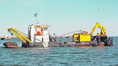 La Asociación de Abogados Ambientalistas de la Argentina denunció que la empresa belga Jan de Nul, que sigue operando en el río Paraná gracias a una nueva prórroga del contrato por el mantenimiento de la llamada Hidrovía.