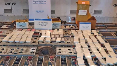 Decomisaron 86 kilos de cocaína en un avión que estaba por despegar de Ezeiza