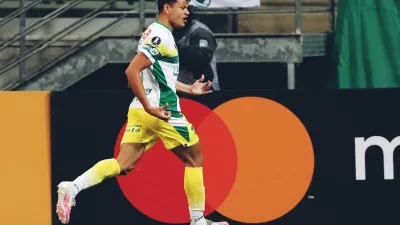 Defensa y Justicia venció a Palmeiras a puro gol, agónicamente y con doblete entrerriano