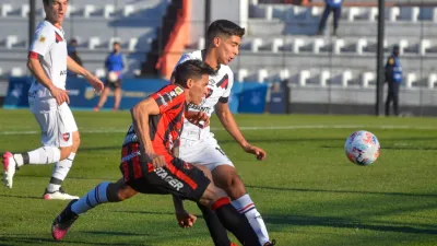 Patronato empató sin goles con Newell’s y ninguno de los dos pudo llegar a la punta