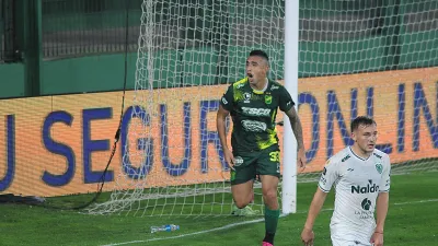 Defensa y Justicia le dio otro golpe a Sarmiento en un partido a puro gol