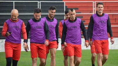 Sin descanso, Patronato se bajó del micro y entrenó en el Grella