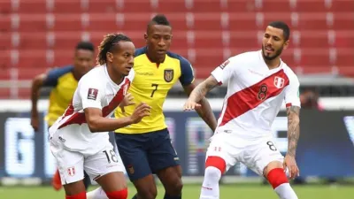 Perú sorprendió a Ecuador, pero no le alcanzó para salir del fondo de la tabla