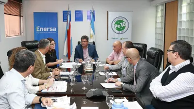 El secretario de Energía y presidente de Enersa, Jorge González; la senadora nacional Sigrid Kunath; los diputados provinciales Diego Lara, Gustavo Zavallo y Juan Navarro; el coordinador general del Ministerio de Salud, Germán Coronel; el director del EPRE, Luciano Paulín; entre otros, analizaron brindar la tarifa eléctrica gratuita y la garantía del servicio eléctrico ininterrumpido a personas electrodependientes.