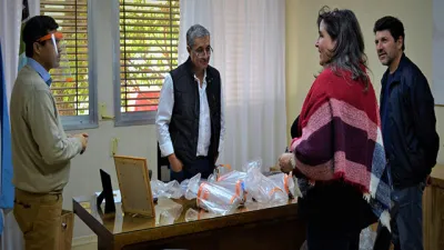 entrega de viseras faciales