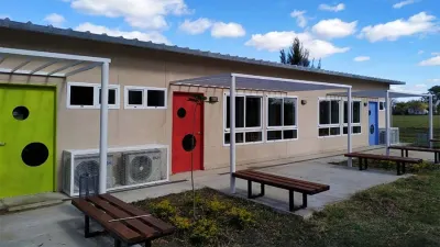 Las construcciones de los jardines habían quedado paralizadas en porcentajes que se ubicaban entre el 55 y 85 por ciento de evolución, por lo que demandaron plazos de entre 90 a 180 días corridos dependiendo de las tareas que debieron realizarse en cada uno de ellos. 