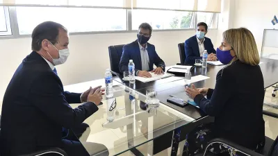 Bordet junto a la vicegobernadora Laura Stratta; el ministro de Planeamiento, Marcelo Richard, y el titular de Educación, Martín Müller, analizaron la inversión educativa.