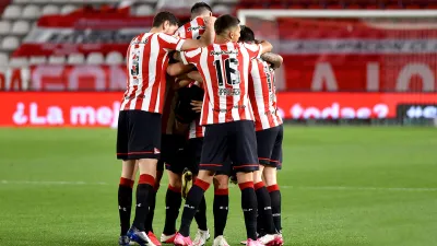 Estudiantes aprovechó el momento de San Lorenzo y también se subió a la punta