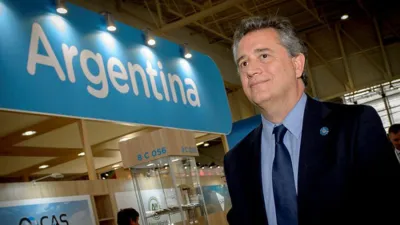 Luis Etchevehere inició hoy una gira oficial por Bangladesh e India.