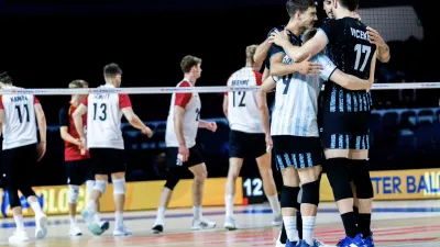 Con el aporte de Luciano Vicentín, Argentina logró un histórico pase a la final de la VNL