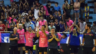 Vóley: Paracao luchó y en cinco sets se quedó con otro partido clave