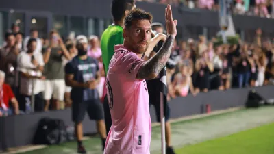 Messi anotó por duplicado en su estreno como titular en el Inter de Miami