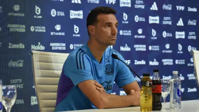 “Messi todavía está vigente, dejémoslo tranquilo”, reclamó Scaloni