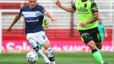 Fútbol: Gimnasia derrotó a Barracas Central en otra “final” por la permanencia