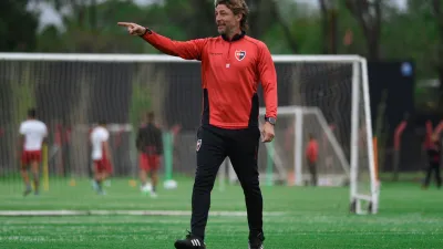 “No sé un carajo de táctica, pero sé de caerse y levantarse”, disparó el crespense Heinze