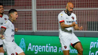 Con diez jugadores y un gol de Carlos Quintana, Patronato le ganó una "final" a Platense 