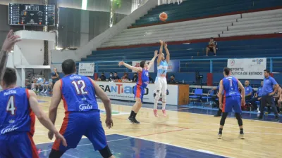 Básquet: Echagüe padeció su novena caída en fila en la Liga Argentina