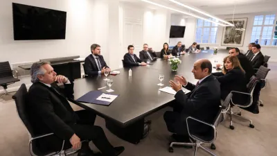 Fernández con empresarios de turismo
