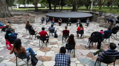 Alberto Fernández y parte del gabinete con referentes de barrios populares