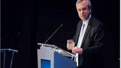 Alberto Fernández en el debate presidencial en Santa Fe