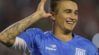 Racing analiza rescindir contratos y entre ellos figura el del eliense “Tito” Noir