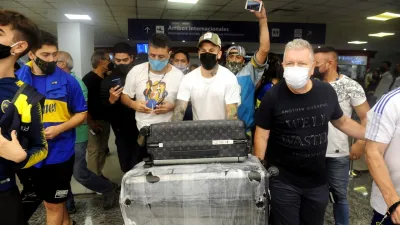 Darío Benedetto llegó a la Argentina: “Estoy contento por volver a Boca a los 31 años”