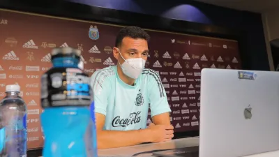 Scaloni no viajó tras dar positivo para Covid-19 y tendrá que dirigir el paranaense Ayala