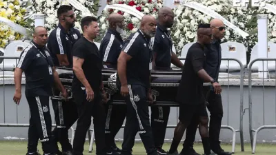 En el estadio del Santos le dan el último adiós a Pelé