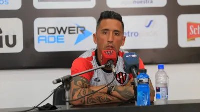 Lucas Barrios palpitó su debut con Patronato: “Yo no prometo goles, prometo sacrificio”
