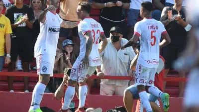 Argentinos Juniors también pudo con Newell’s: lo goleó y tiene puntaje ideal 