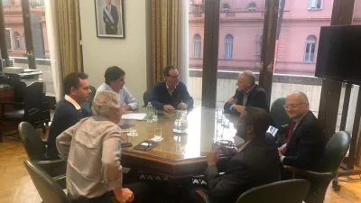 La volatilidad de los mercados y las tensas señales políticas generaron dudas en el FMI sobre cómo continuar con el programa que mantiene con el país y sobre el desembolso de 5.400 millones de dólares que aún resta.