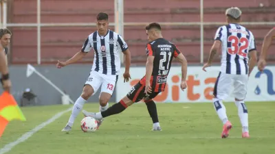 Patronato no aprovechó la superioridad numérica y empató sin goles con Talleres de Córdoba
