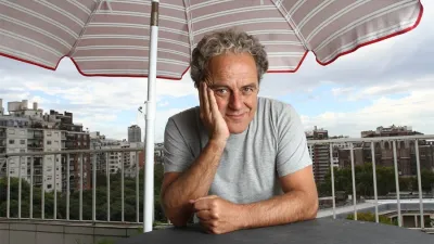 Forn fue el primer director del Suplemento Radar de Página/12, creado en 1996.