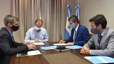 Bordet firmó convenios para obras de agua potable y cloacas en la provincia